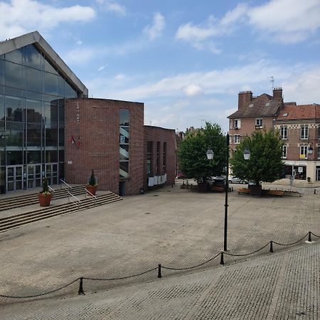 Apartamento Dans Le Centre Historique Noyon Exterior foto